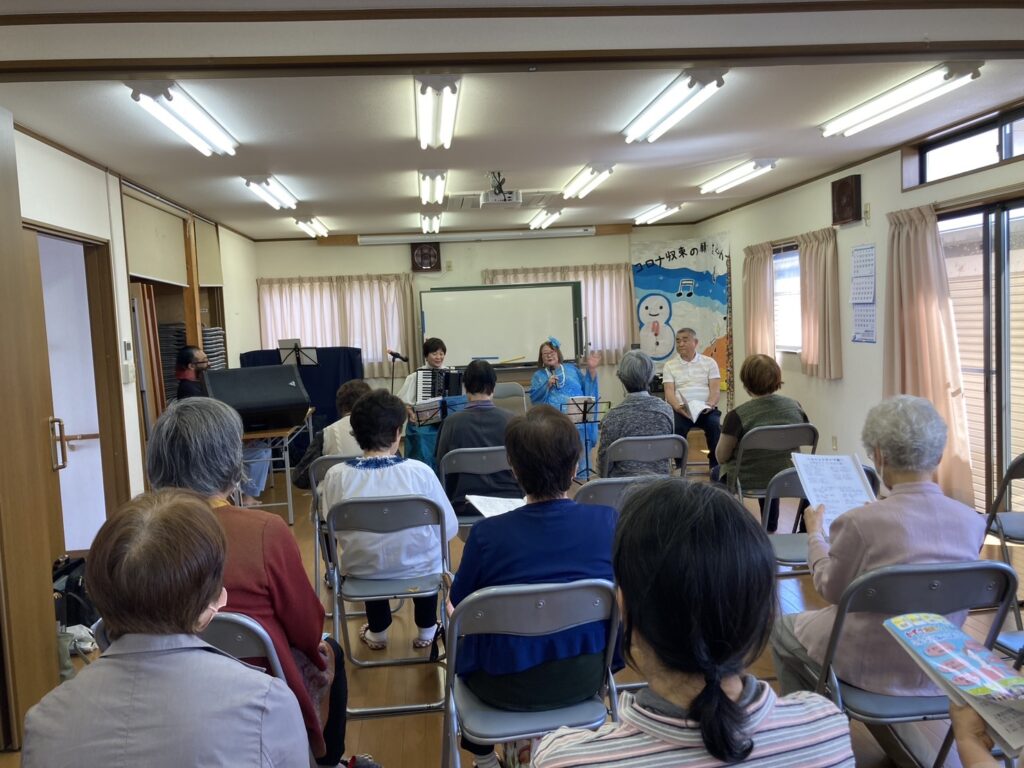 福王台うたごえサロン今月はぶらんこの出演で、ワクワクする初夏の歌で楽しみました。