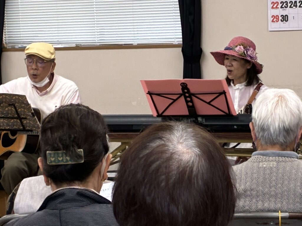 2０２５年６月４日千葉市若葉区北大宮台「ひまわりの会」にプチデリスが出演しました。