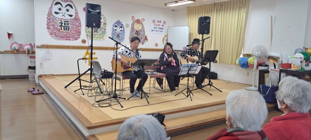 1月31日 市原市の介護施設「やさしい手」に「スプーン」が慰問伺いました。