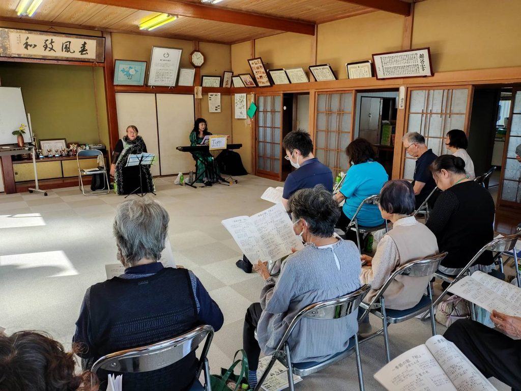 10月15日今日は袖ケ浦市の成蔵公会堂で開かれた「歌声の会」に、tuttiがお伺いしました。